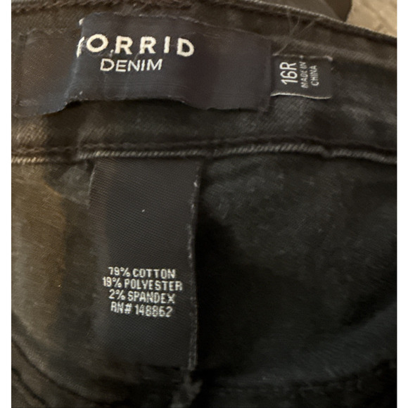 Torrid Denim Jeans Women's Sz 16R Black Distressed Ankle Raw Hem Plus Size - Picture 2 of 8
